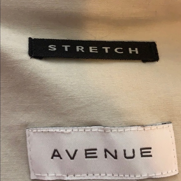 Woman’s fully lined hooded jacket in black/tan. - Picture 7 of 8